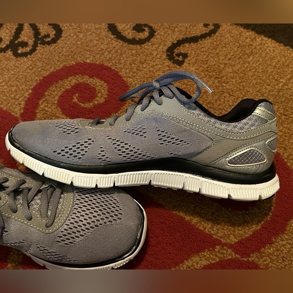 Skechers Skech-Knit Shoes - Picture 3 of 15